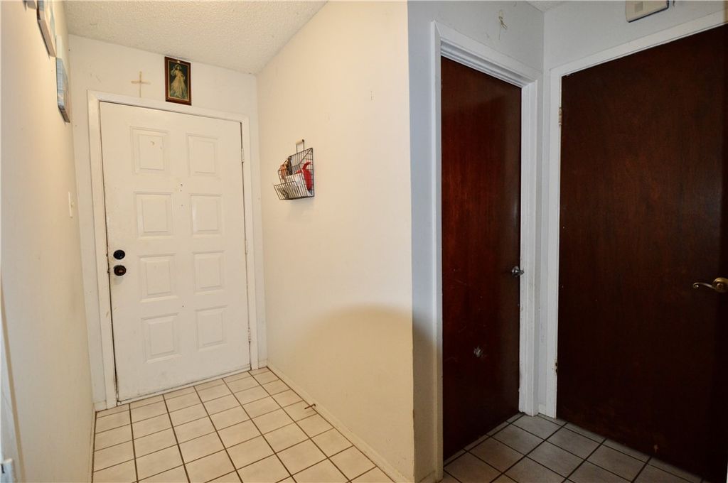 965 Raven St, Corpus Christi, TX 78418 — photo 3
