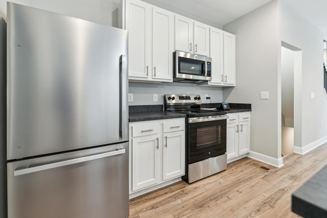 642 Sullivant Avenue, 642 642, Columbus, OH 43215