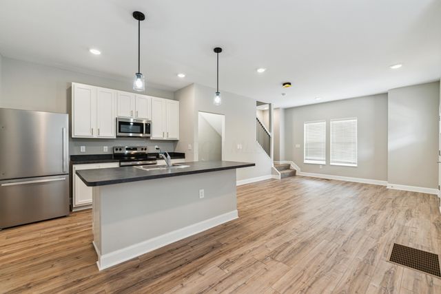 642 Sullivant Avenue, 642 642, Columbus, OH 43215