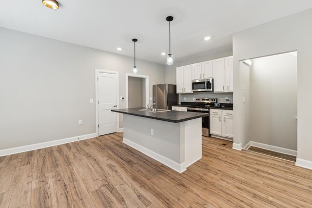 642 Sullivant Avenue, 642 642, Columbus, OH 43215