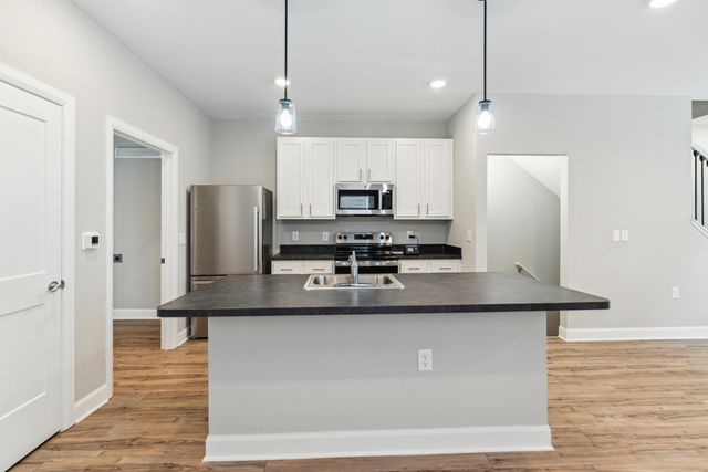 642 Sullivant Avenue, 642 642, Columbus, OH 43215