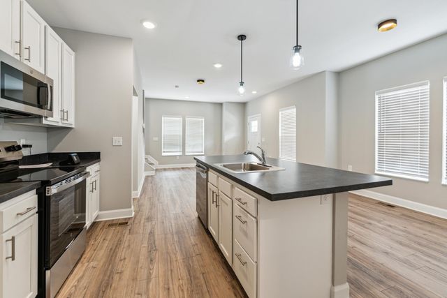 642 Sullivant Avenue, 642 642, Columbus, OH 43215