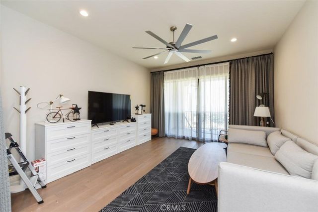 222 Clear Falls, Irvine, CA 92602