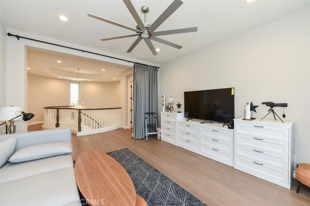222 Clear Falls, Irvine, CA 92602
