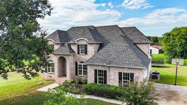 105 N Point Cir, N, Shelbyville, TN 37160