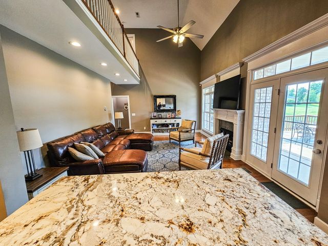 105 N Point Cir, N, Shelbyville, TN 37160