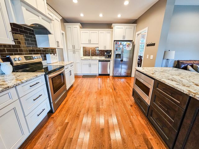 105 N Point Cir, N, Shelbyville, TN 37160