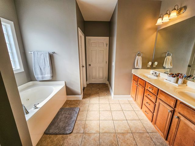 105 N Point Cir, N, Shelbyville, TN 37160