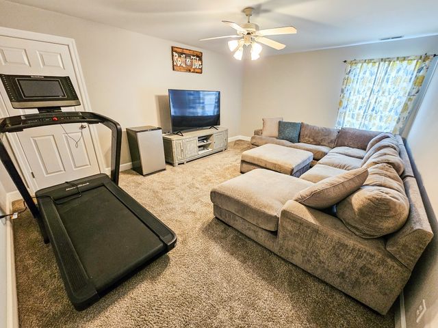 105 N Point Cir, N, Shelbyville, TN 37160