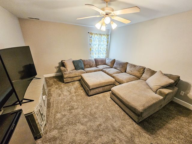 105 N Point Cir, N, Shelbyville, TN 37160