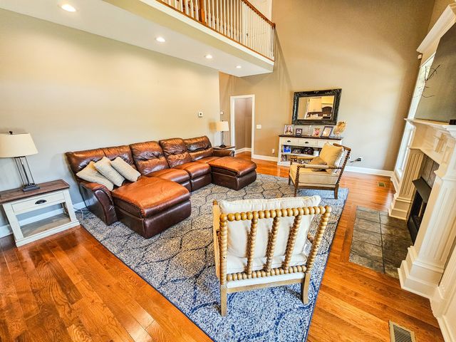 105 N Point Cir, N, Shelbyville, TN 37160