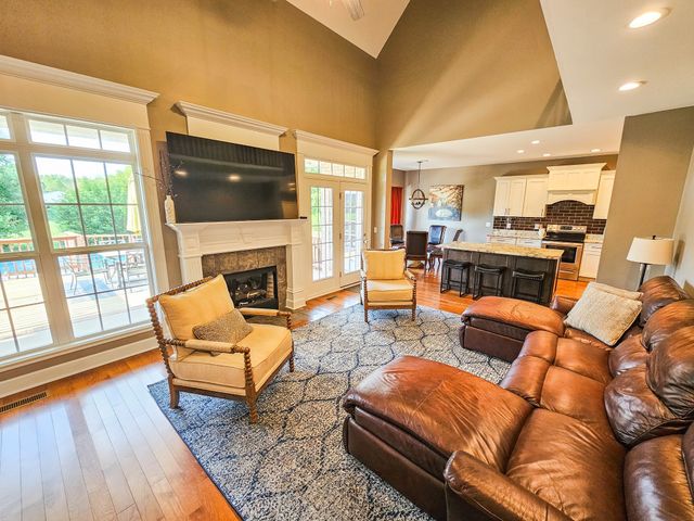 105 N Point Cir, N, Shelbyville, TN 37160