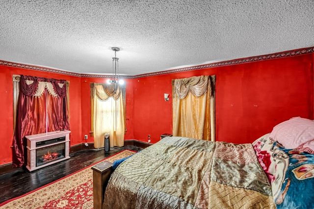 393 Saint James Avenue, Springfield, MA 01109