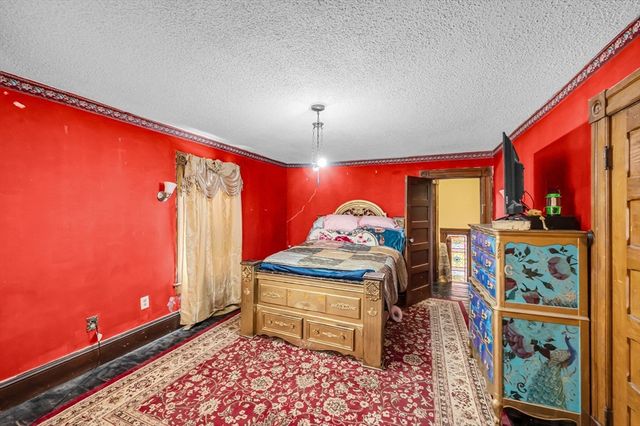 393 Saint James Avenue, Springfield, MA 01109