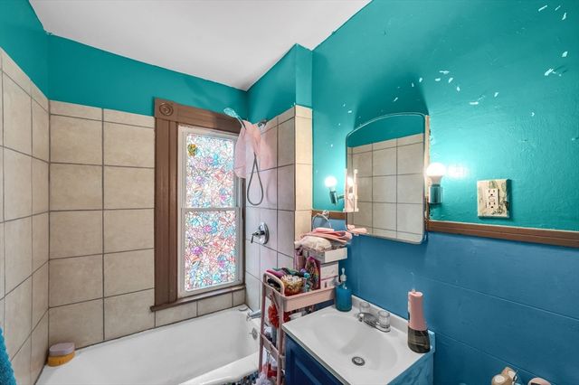 393 Saint James Avenue, Springfield, MA 01109