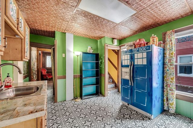 393 Saint James Avenue, Springfield, MA 01109