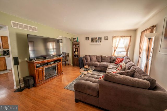 2715 W DUTTON MILL RD, Aston, PA 19014