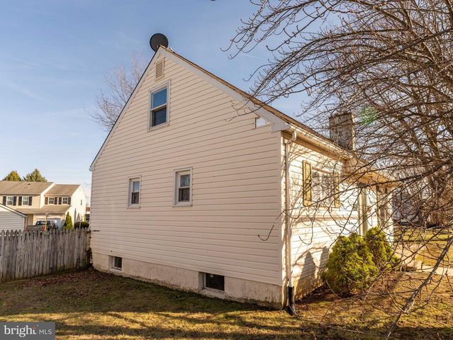 2715 W DUTTON MILL RD, Aston, PA 19014