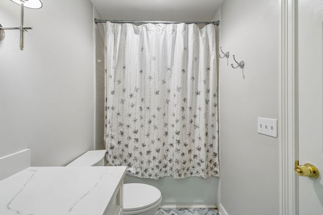 122 Matthew Ln, Nashville, TN 37215