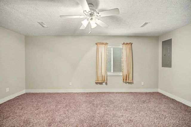 2515 Stonepost Lane, Salina, KS 67401