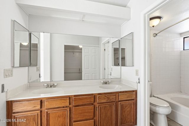 200 E Ridgeland Street, Oro Valley, AZ 85737