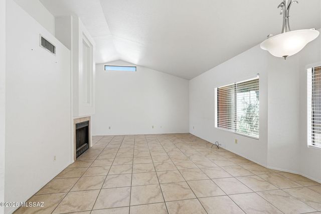 200 E Ridgeland Street, Oro Valley, AZ 85737