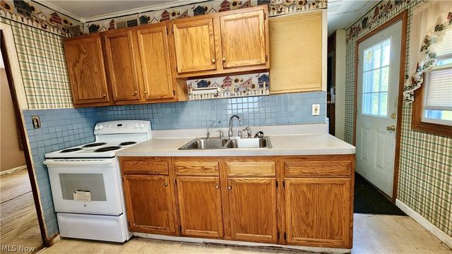 863 North, Painesville, OH 44077