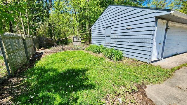 863 North, Painesville, OH 44077