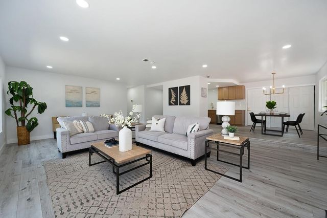 8837 Garden Glen Way, Sacramento, CA 95826