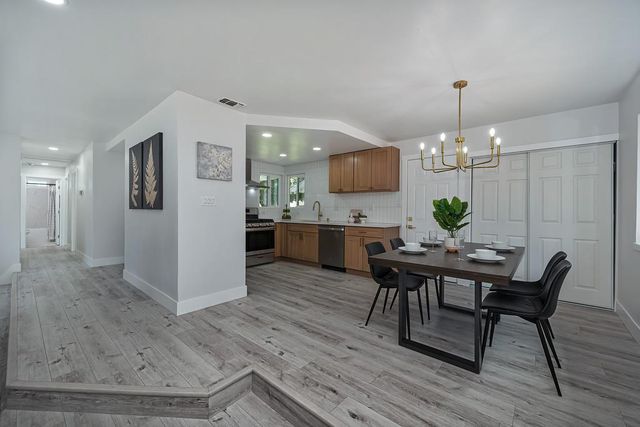 8837 Garden Glen Way, Sacramento, CA 95826