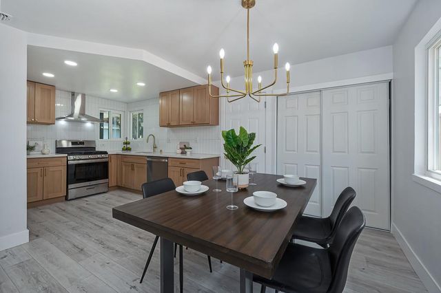 8837 Garden Glen Way, Sacramento, CA 95826