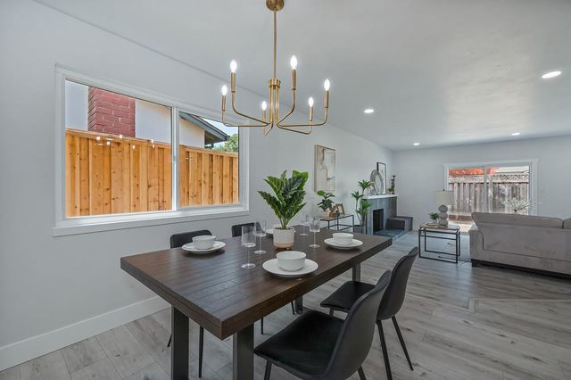 8837 Garden Glen Way, Sacramento, CA 95826