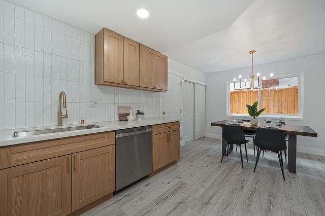 8837 Garden Glen Way, Sacramento, CA 95826