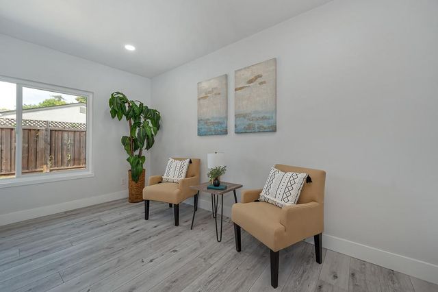 8837 Garden Glen Way, Sacramento, CA 95826