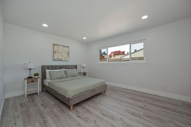 8837 Garden Glen Way, Sacramento, CA 95826