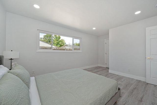 8837 Garden Glen Way, Sacramento, CA 95826