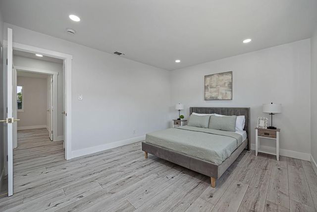 8837 Garden Glen Way, Sacramento, CA 95826