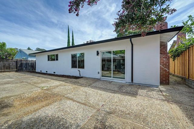 8837 Garden Glen Way, Sacramento, CA 95826