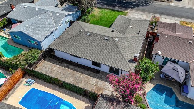 8837 Garden Glen Way, Sacramento, CA 95826