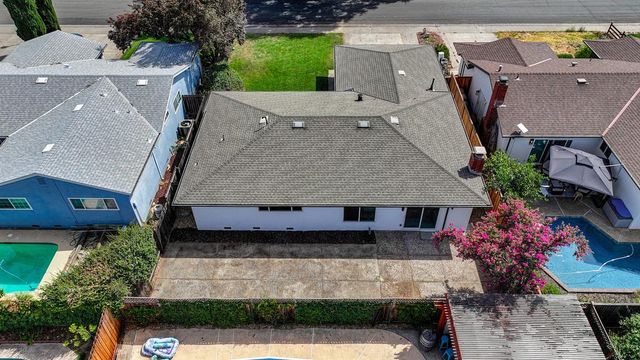 8837 Garden Glen Way, Sacramento, CA 95826