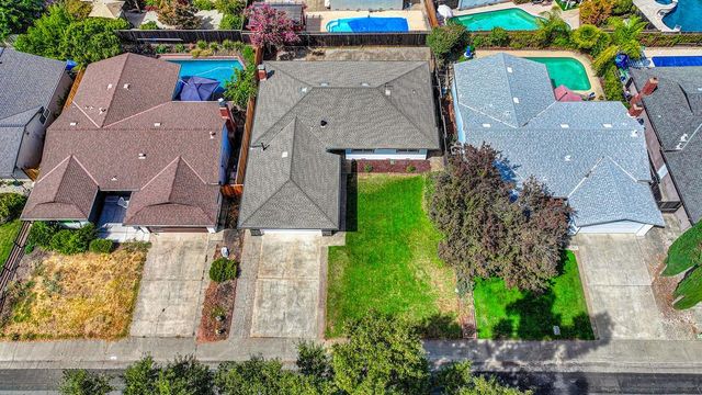 8837 Garden Glen Way, Sacramento, CA 95826