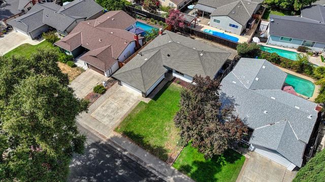 8837 Garden Glen Way, Sacramento, CA 95826