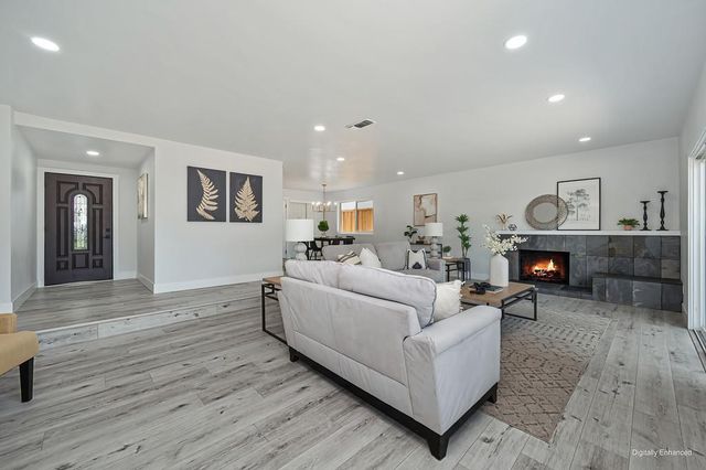 8837 Garden Glen Way, Sacramento, CA 95826