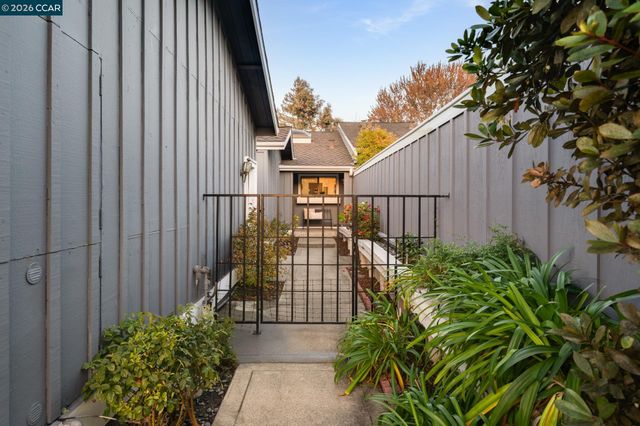 1942 Rancho Verde Circle E, Danville, CA 94526