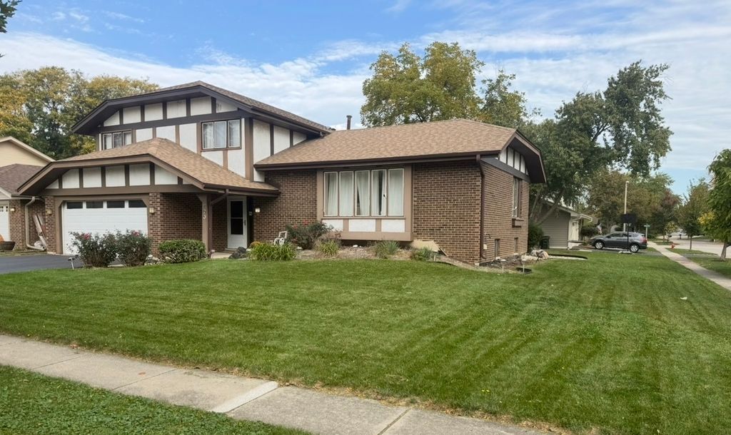 700 W 58th Street, Westmont, IL 60559 — exterior