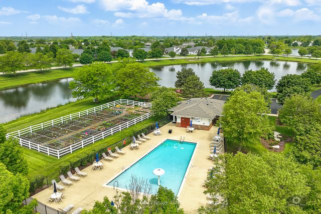 16243 Tomahawk Lake Court, Crest Hill, IL 60403