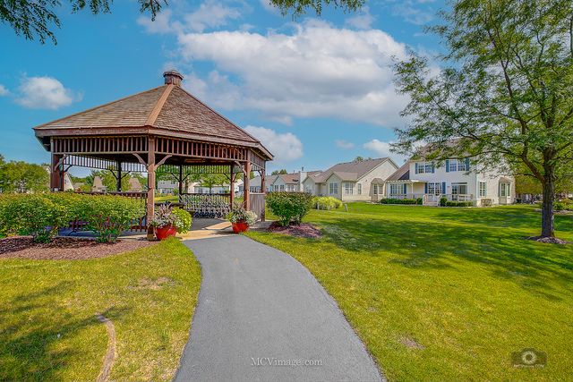 16243 Tomahawk Lake Court, Crest Hill, IL 60403