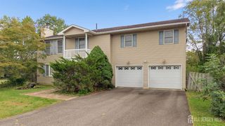 947 E Lincoln Avenue, Piscataway, NJ 08854