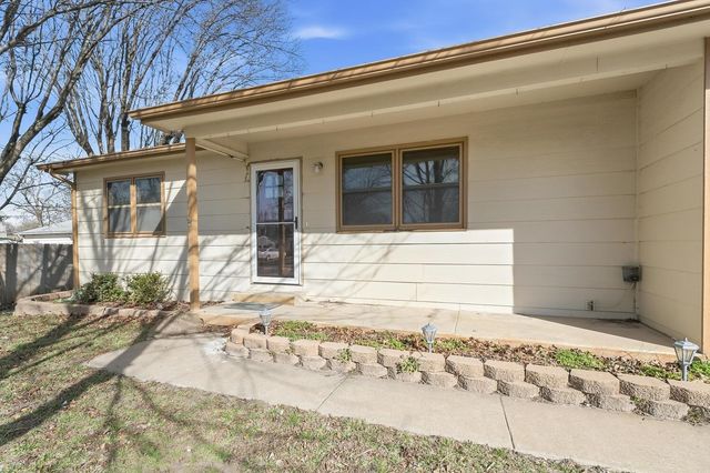 1524 E Selma Ave, Wichita, KS 67216