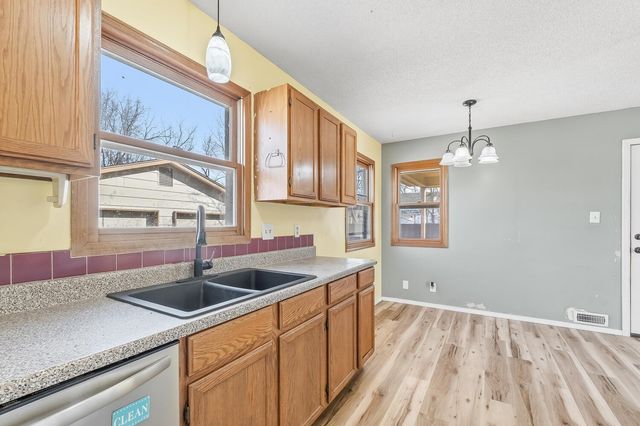 1524 E Selma Ave, Wichita, KS 67216